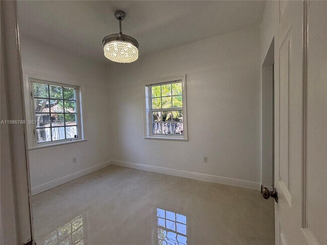 Building Photo - 521 NW 48th St