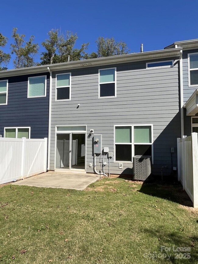 Building Photo - 6814 Harris Bay Rd