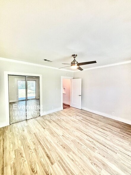 Building Photo - 715 W Pembroke Ave