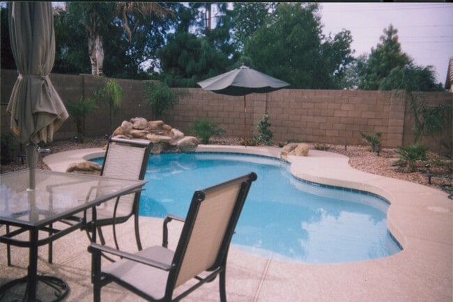 Primary Photo - 1609 E Tremaine Ave