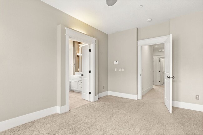 Building Photo - Must See! Luxury Townhome in West Sylvan Hills - Clubhouse/Pool/Garage!
