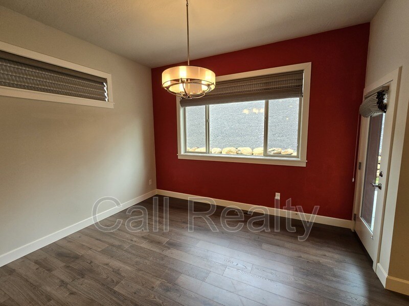 Building Photo - 5530 N Radium Ln