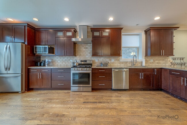 Building Photo - 3639 N Troy St