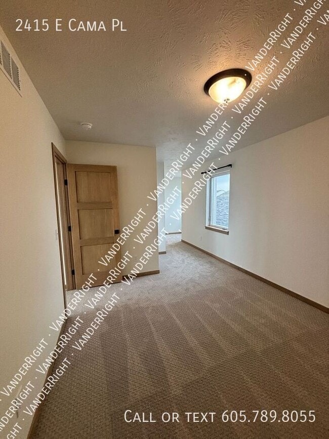Building Photo - 2415 Cama Pl