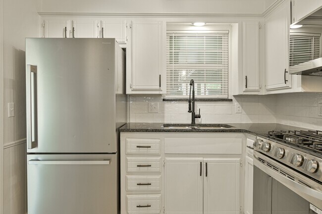 Building Photo - 2525 SE 47th St
