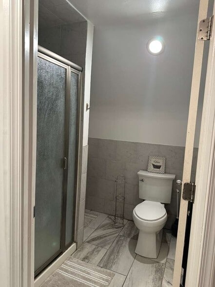 Building Photo - 305 Woodside Ave