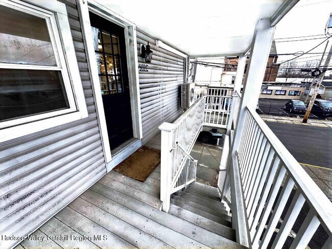 Building Photo - 502 Warren St