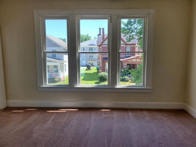 Building Photo - 504 Adams Ave