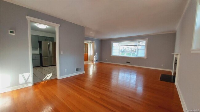Building Photo - 23 Maplewood Rd