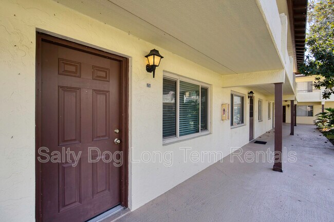 Building Photo - 400 Oakridge Blvd