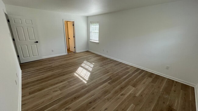 Building Photo - Beautiful 3 Bed / 2.5 Bath home in WLR!