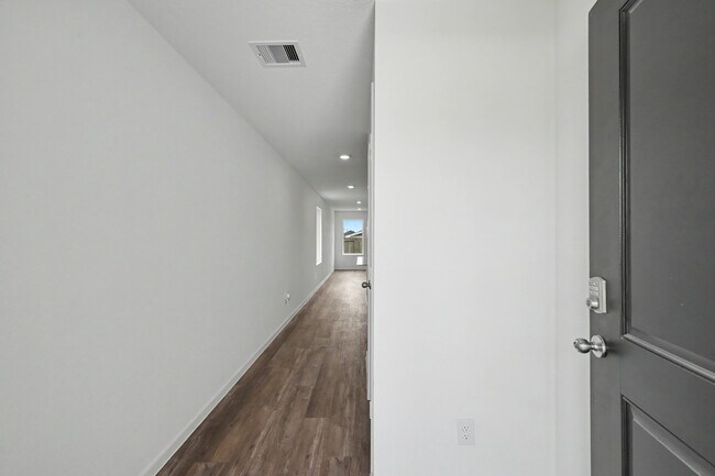 Building Photo - 40839 Hawthorne Glades St