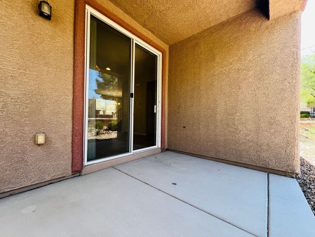 Building Photo - Blue Diamond & Durango 2-story, 3 Bedroom + Den SW home ready for immediate move in!