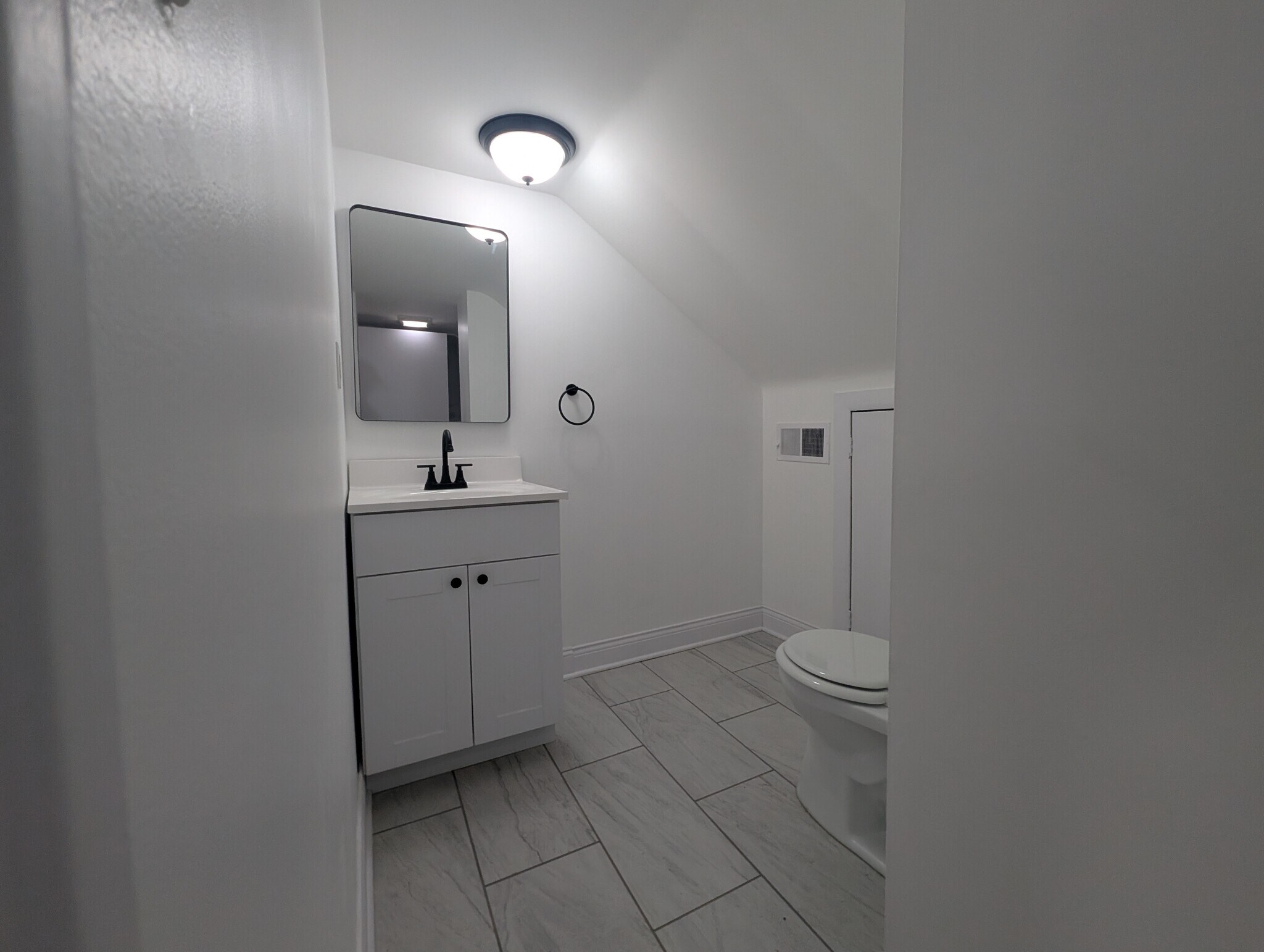 Building Photo - 1520 W Melrose St