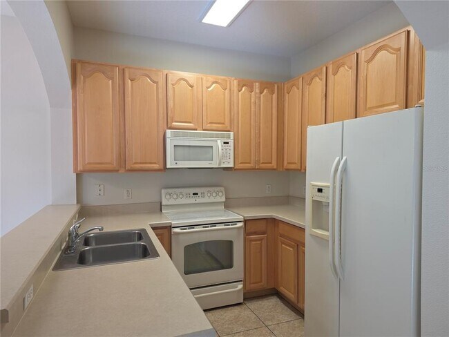 Building Photo - 16661 Cedar Crest Dr