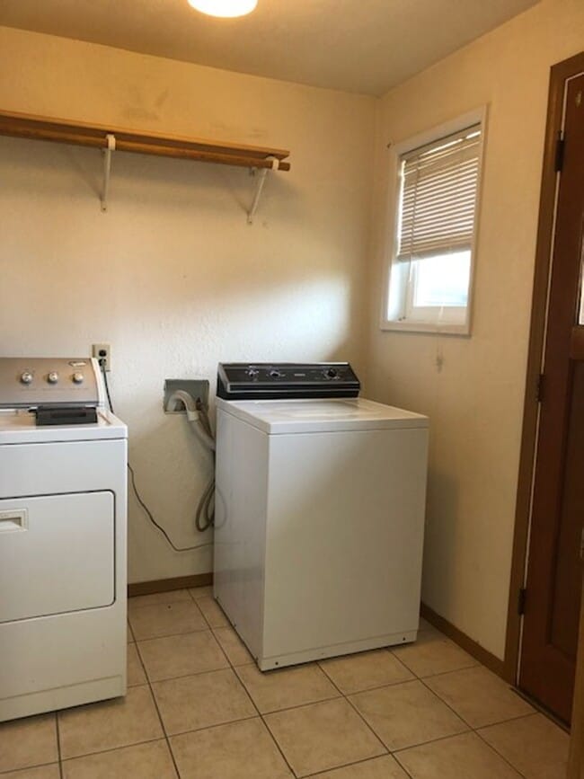 Building Photo - Charming & Clean Home in the Heart of Lacey!