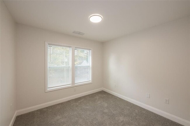 Building Photo - 2027 Lois Pl NW