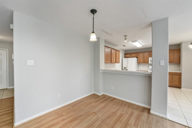 Building Photo - 3231 Stoneydale Ln