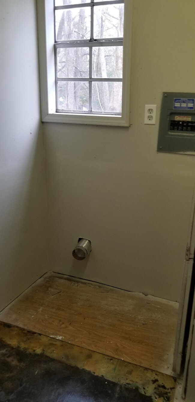 Building Photo - 3256 Suncrest Dr