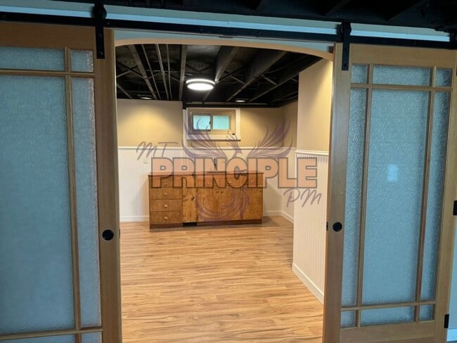 Building Photo - Updated 3 Bedroom House in a Family Friendly Neighborhood