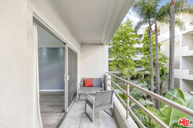 Building Photo - 1131 Alta Loma Rd