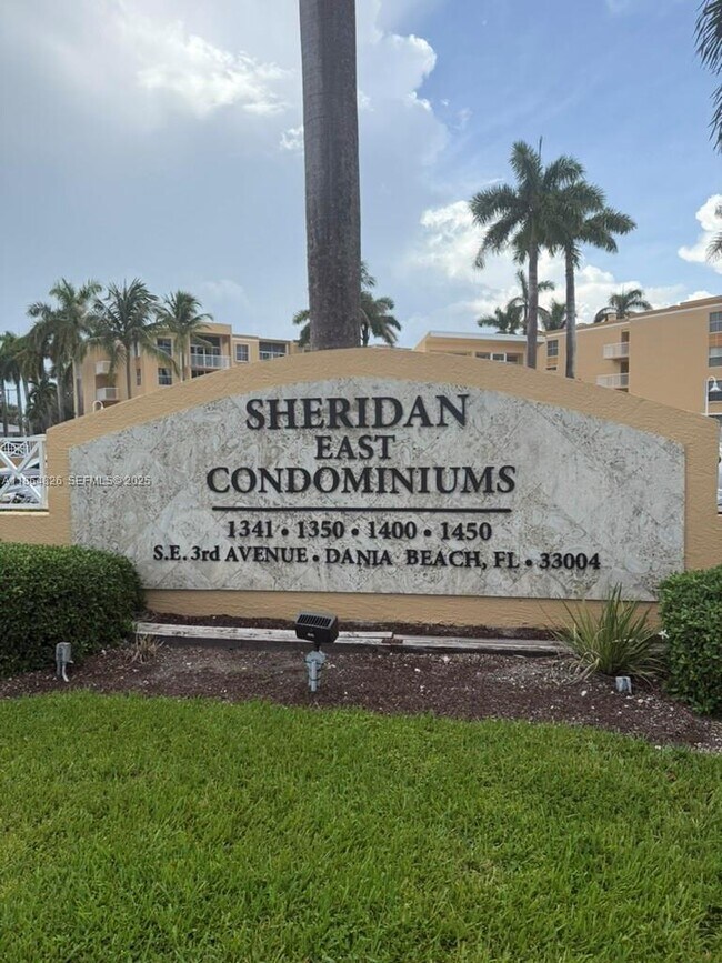 Building Photo - 1450 SE 3rd Ave