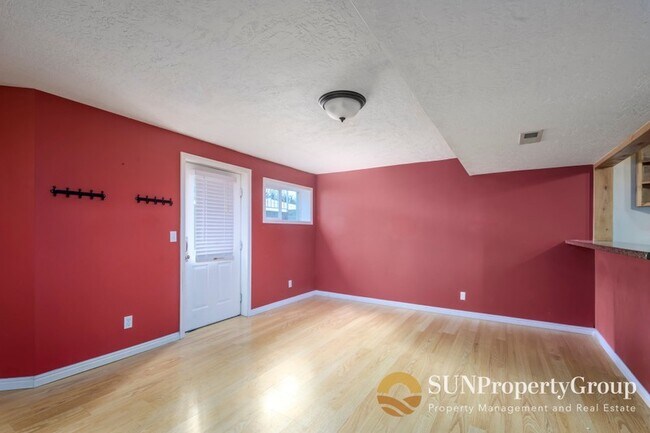Building Photo - 1316 Kodiak Way