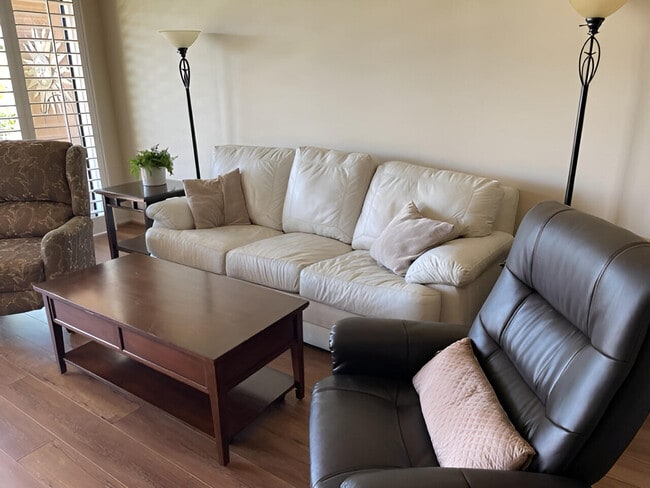 Building Photo - 11 Palma Dr