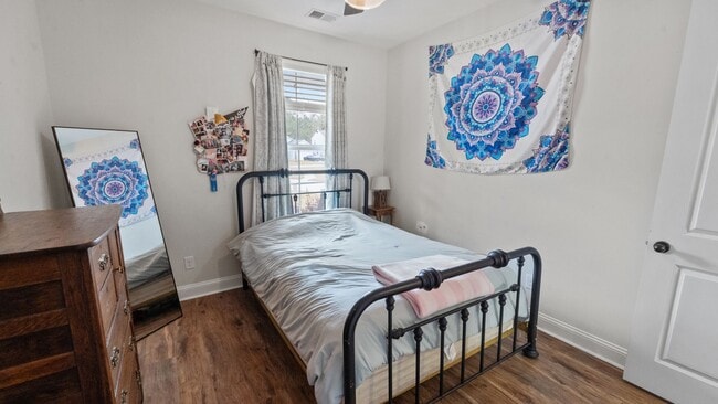 Building Photo - Spacious 6-Bedroom Waterfront Home in Richmond Hill, GA