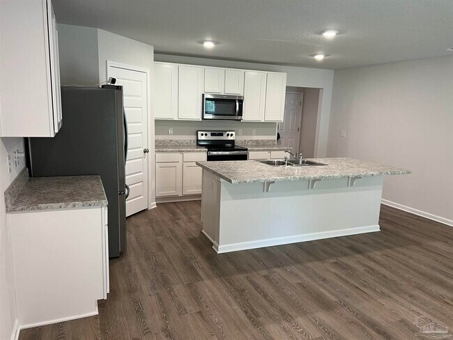 Building Photo - 5273 Peach Dr