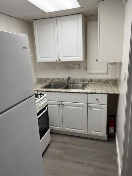 Building Photo - 303 Indian Hills Dr