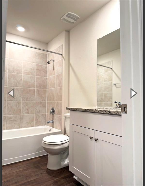 Building Photo - 3011 Lindenwood Wy