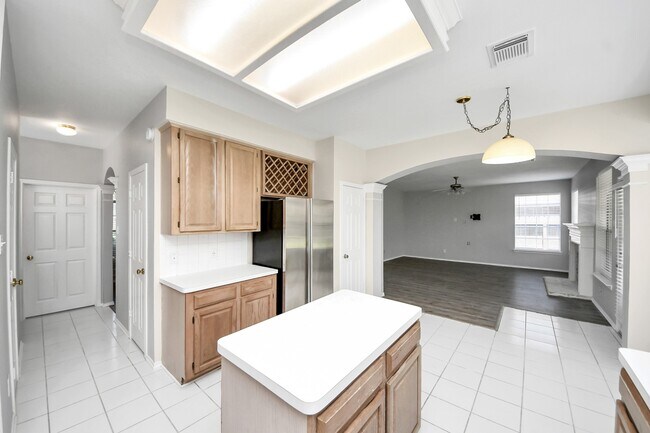Building Photo - 16810 Valley Palms Dr