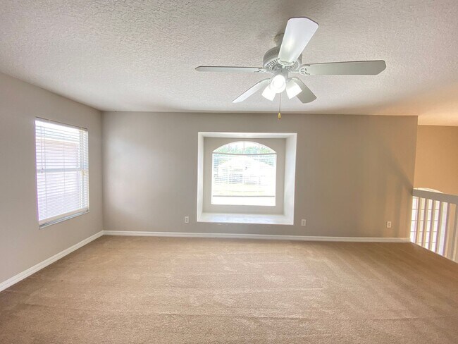 Building Photo - Spacious 4/3 Single Family Home!!