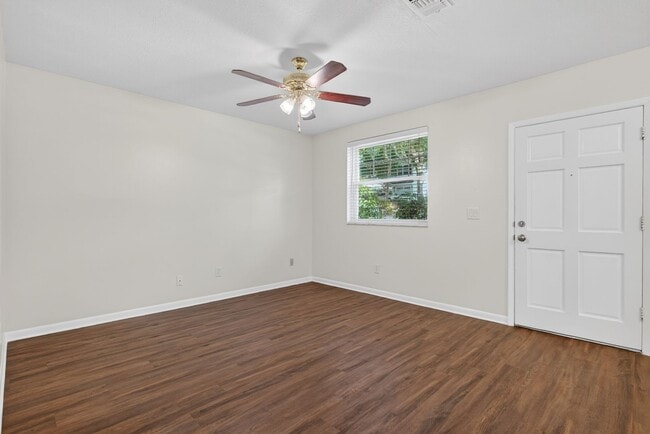 Building Photo - Adorable Single Family Home