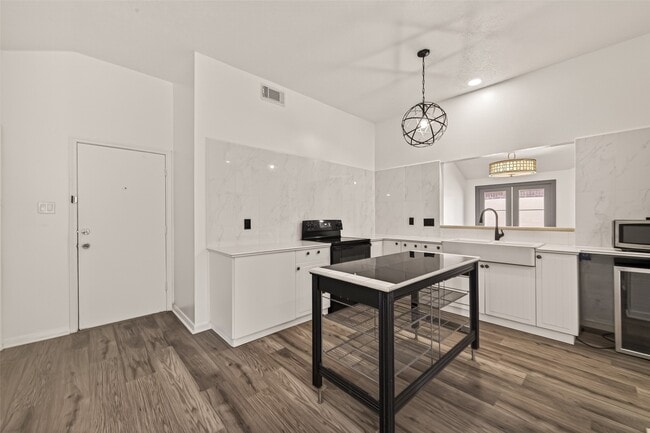 Building Photo - 3517 Denio Dr