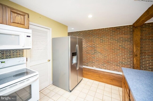 Building Photo - 130 Spring Wood Dr