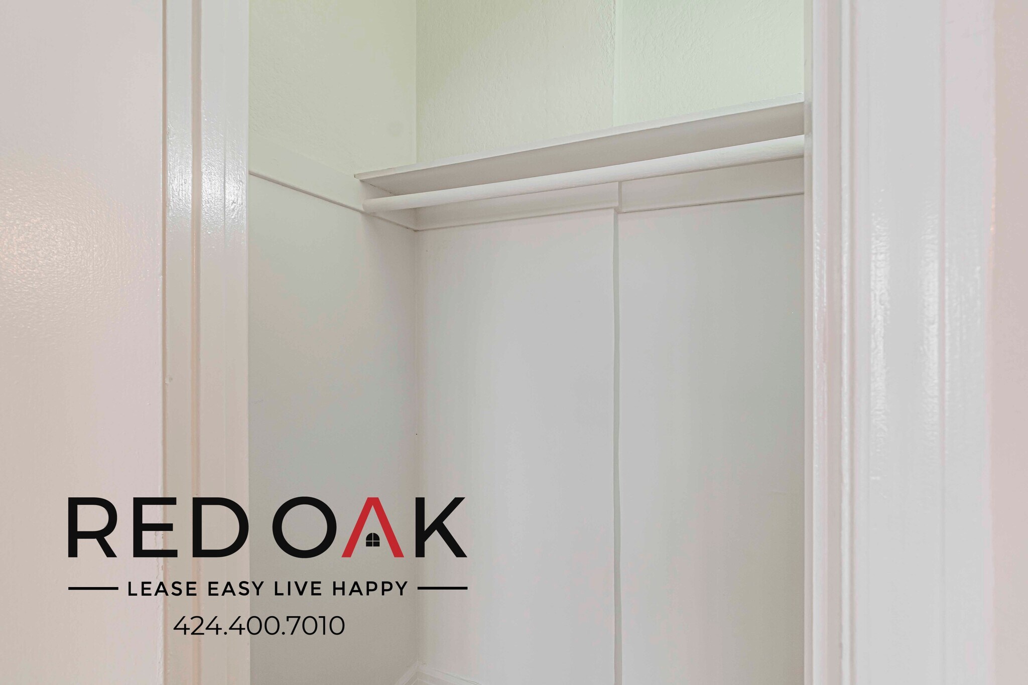 Building Photo - 570 N Rossmore Ave