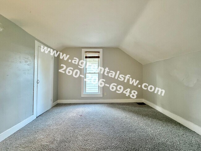 Building Photo - 2721 Fox Ave