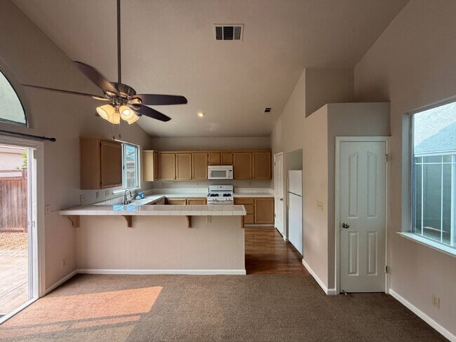 Building Photo - 900 Bluewater Dr