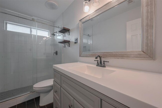Building Photo - 311 N Esplanade Ln