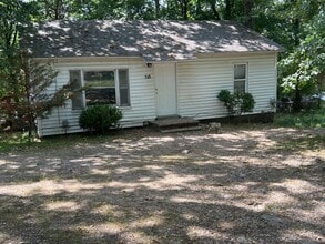Building Photo - Cute & Comfy 2 bedroom 1 bathroom