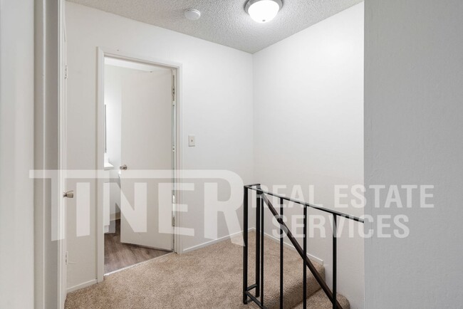 Building Photo - 2 Bedroom Home in Prime Sacramento Locatio...