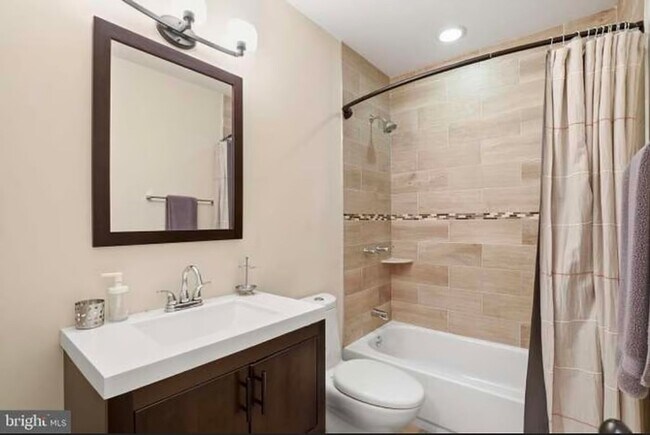 Building Photo - 813 Delafield Pl NW