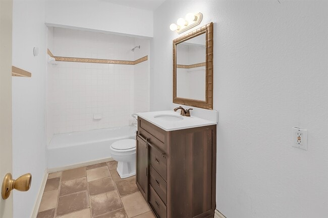 Building Photo - 727 S Iowa St