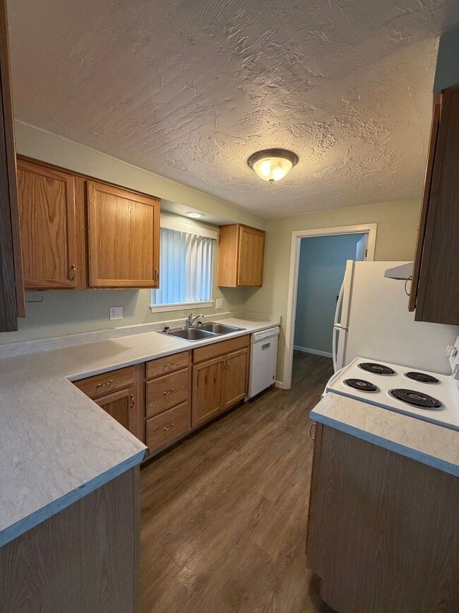 Building Photo - 2 Bedroom Duplex in Thurston/East Springfield Neighborhood