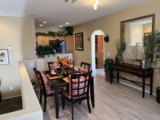 Building Photo - 3975 N Hualapai Way