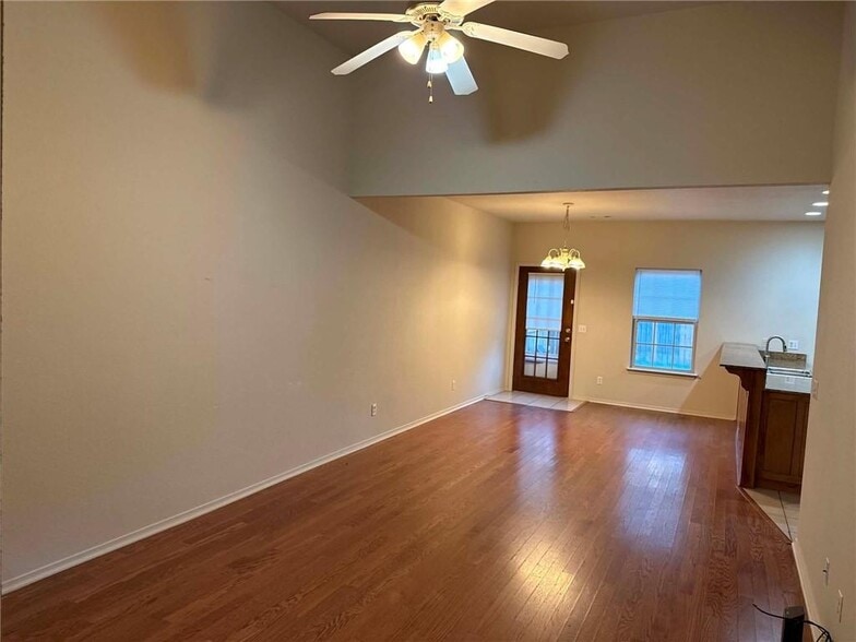 Building Photo - 3006 SW Windrift Ave