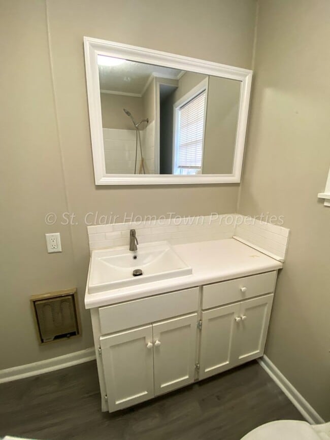 Building Photo - Charming Newly Remodeled 2-Bedroom Home fo...