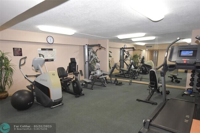 Building Photo - 525 N Ocean Blvd